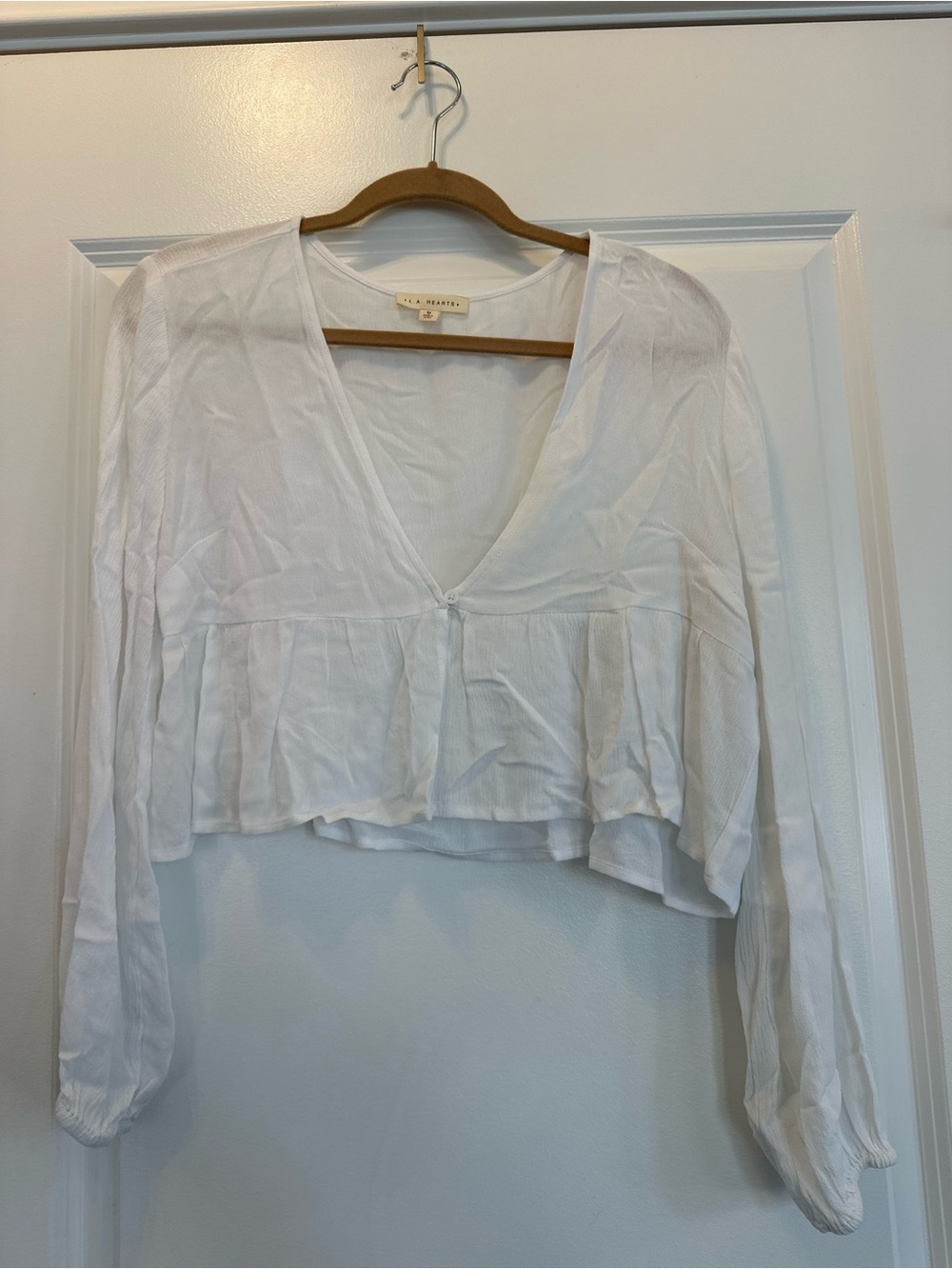 La Hearts White Cropped V-Neck Peplum Blouse